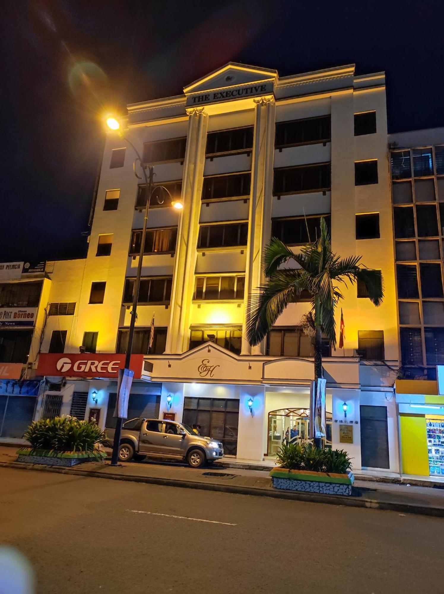 The Executive Hotel Lahad Datu Kültér fotó